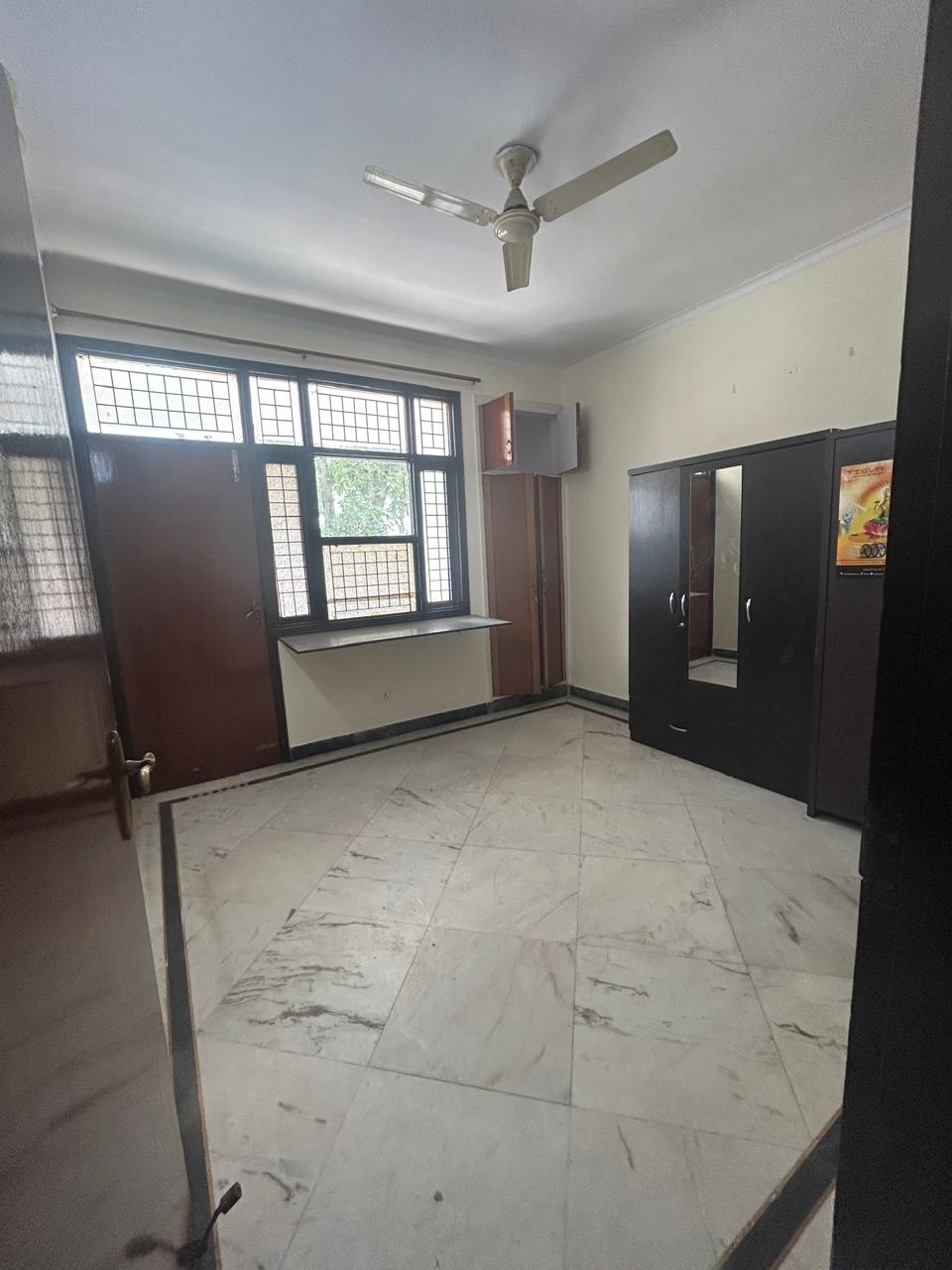 4 BHK + Servant Room Apartment For Sale in DLF The Aralias