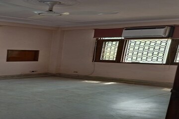 Room in 3 BHK Builder Floor at ABW Palash Floors, Sushant Lok I – for Rent