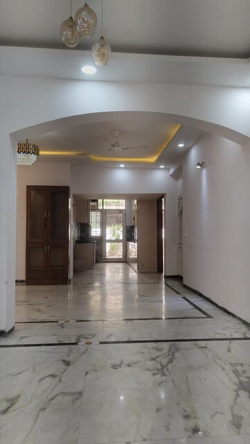 Room in 4 BHK Apartment at Ireo Skyon, Sector 60 – for Sale