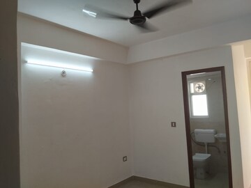 Room in 3 BHK Apartment at ROF Amaltas, Sector 92 – for Rent