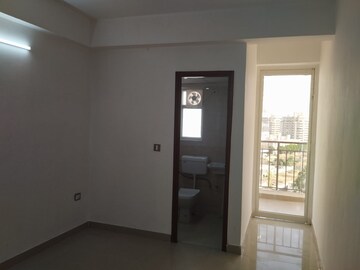 Room in 3 BHK Apartment at ROF Amaltas, Sector 92 – for Rent