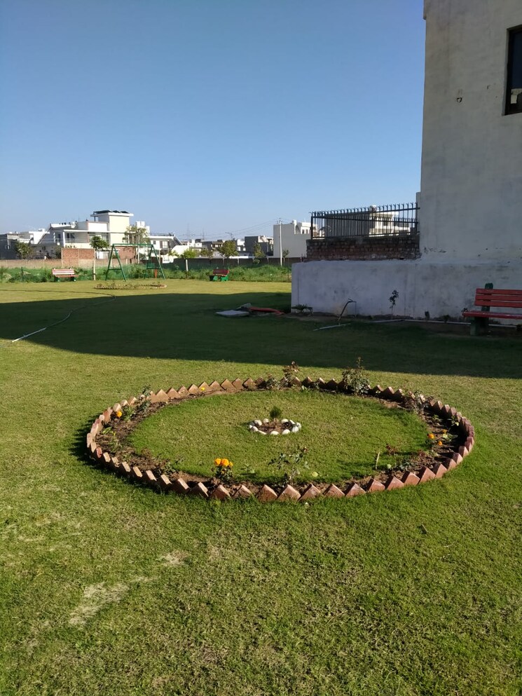 Garden, sector 116 2 Bedroom 1000 Sq.Ft. Apartment In Sector 116 Mohali 8487918