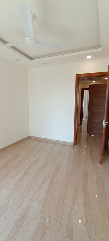 Furnished Amenities in 3 BHK Builder Floor at BPTP District Phase 2, Sector 84 – for Sale