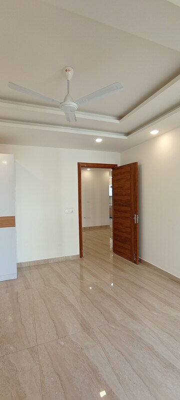 Kitchen in 3 BHK Builder Floor at BPTP District Phase 2, Sector 84 – for Sale