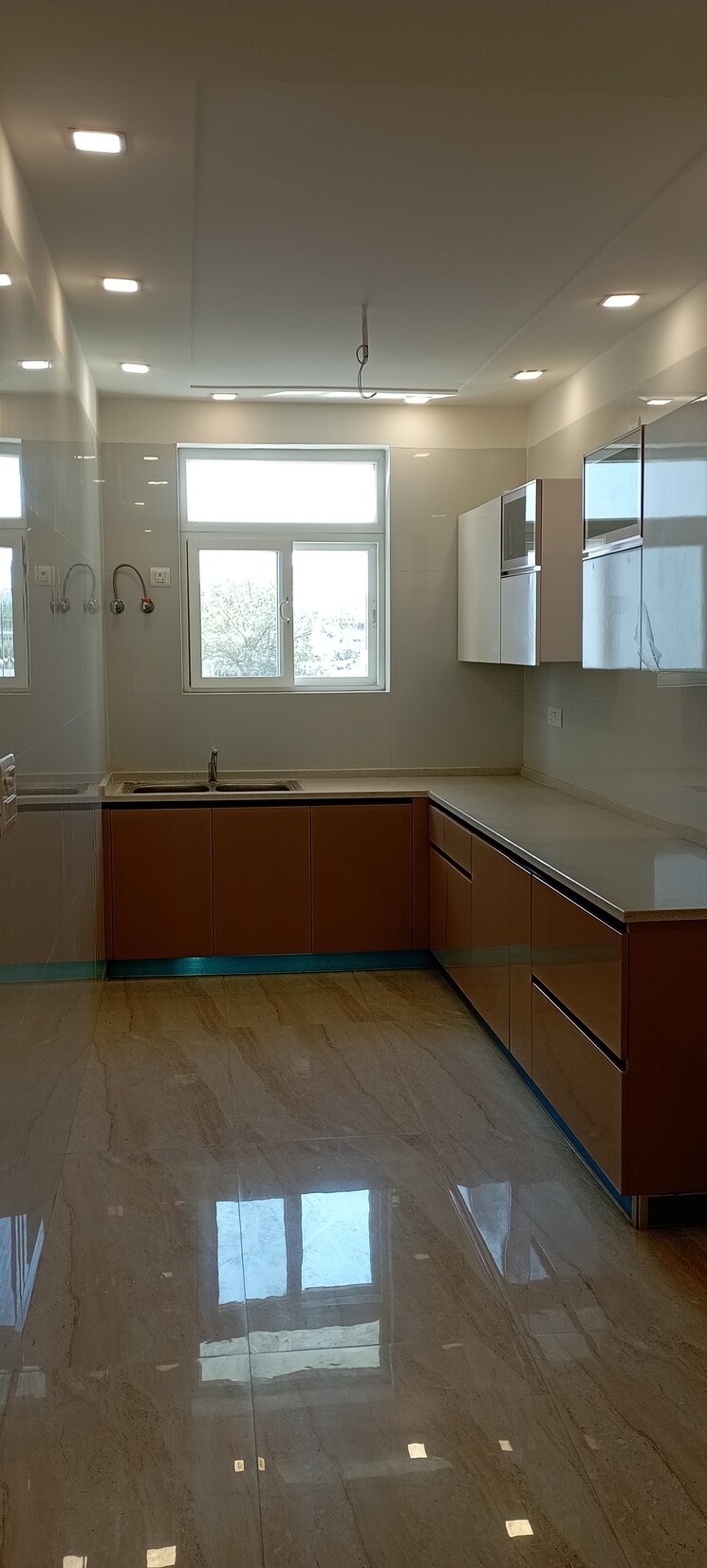 Bathroom, bptp-district-phase-2 3 Bedroom 1340 Sq.Ft. Builder Floor In Sector 84 Faridabad 8487977