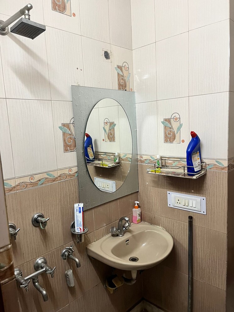 Bathroom, vikram nagar 3 Bedroom 1240 Sq.Ft. Apartment In Vikram Nagar Delhi 8488128
