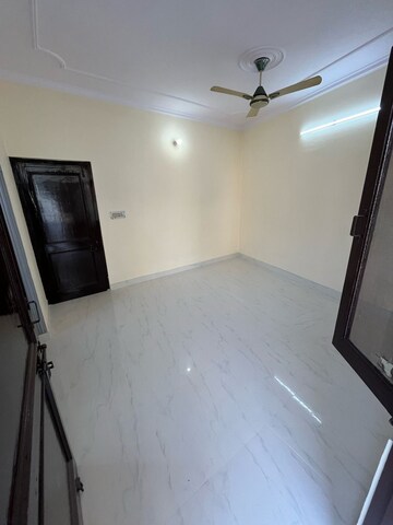 Furnished Amenities in 1 BHK Builder Floor at Kalkaji – for Rent