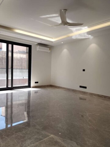 Room in 5 BHK Builder Floor at Greater Kailash ii – for Rent