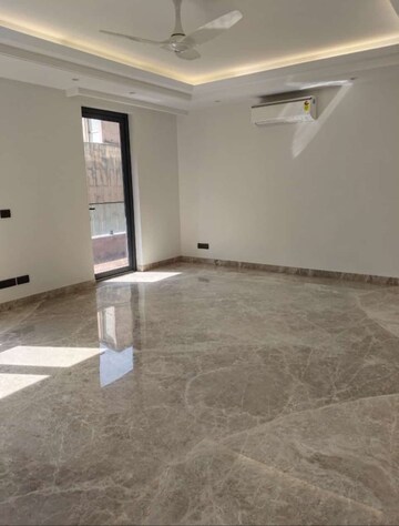 Room in 5 BHK Builder Floor at Greater Kailash ii – for Rent