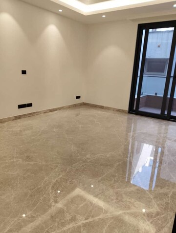 Room in 5 BHK Builder Floor at Greater Kailash ii – for Rent