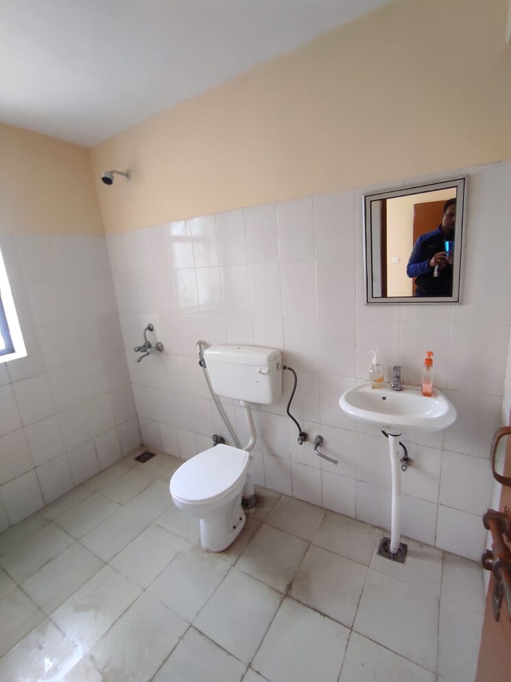 Bathroom, signature-roselia-phase-2 2 Bedroom 594 Sq.Ft. Apartment In Sector 95a Gurgaon 8488089