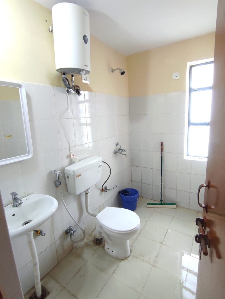 Bathroom, signature-roselia-phase-2 2 Bedroom 594 Sq.Ft. Apartment In Sector 95a Gurgaon 8488089