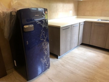 Furnished Amenities in 3 BHK Builder Floor at Dlf Phase ii – for Rent