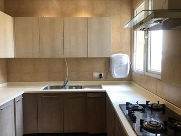Kitchen in 3 BHK Builder Floor at Dlf Phase ii – for Rent