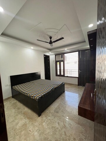 Bedroom in 3 BHK Builder Floor at Sector 46 – for Rent