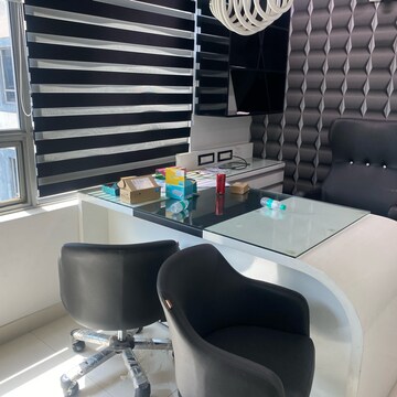  Office Space For Rent in Emaar The Palm Square, Sector 66