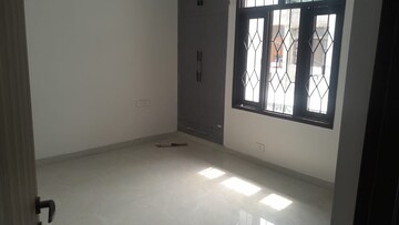 Room in 3 BHK Builder Floor at Sector 45 – for Rent