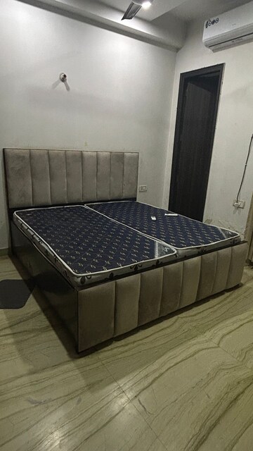 Bedroom in 3 BHK Builder Floor at Sector 45 – for Rent