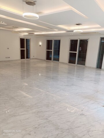 Room in 4 BHK Builder Floor at Panchsheel Park – for Rent