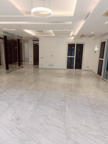 Room in 4 BHK Builder Floor at Panchsheel Park – for Rent
