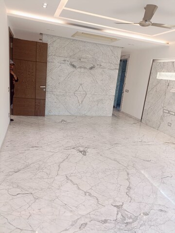 Room in 4 BHK Builder Floor at Panchsheel Park – for Rent