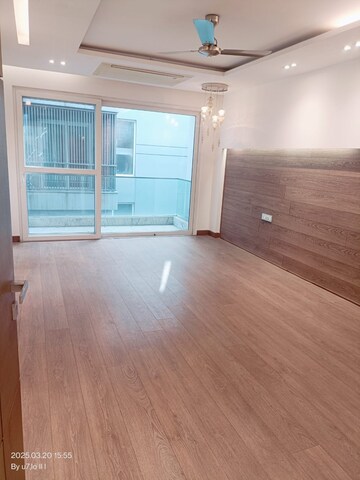 Room in 4 BHK Builder Floor at Panchsheel Park – for Rent