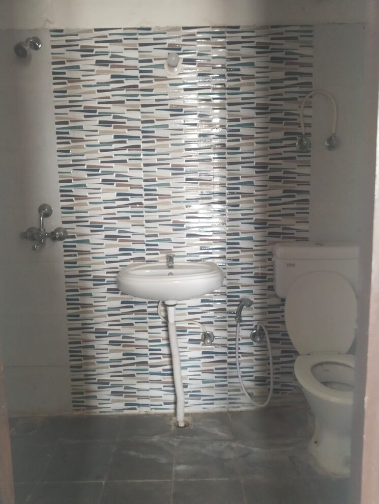Bathroom, signature-global-the-roselia 2 Bedroom 800 Sq.Ft. Apartment In Sector 95a Gurgaon 8488186