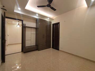 Room in 3 BHK Builder Floor at Sector 46 – for Rent