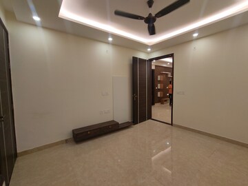 Room in 3 BHK Builder Floor at Sector 46 – for Rent