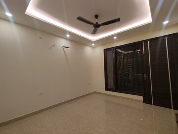 Room in 3 BHK Builder Floor at Sector 46 – for Rent