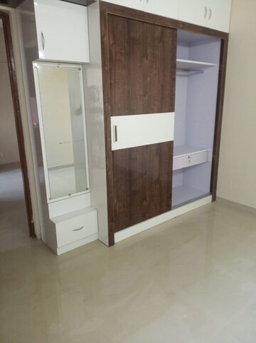 Room in 2 BHK Apartment at Signature Roselia Phase 2, Sector 95a – for Rent