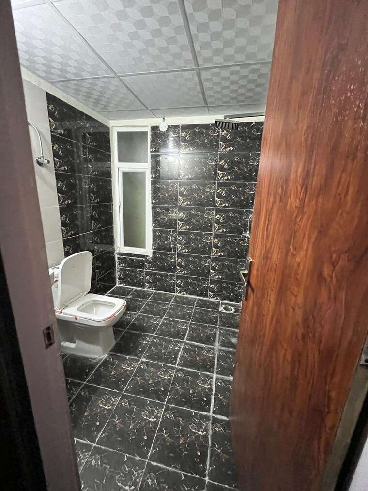 Bathroom, windsor-paradise-2 2 Bedroom 895 Sq.Ft. Apartment In Raj Nagar Extension Ghaziabad 8488368