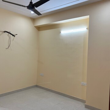Room in 3.5 BHK Builder Floor at Sector 52 – for Rent