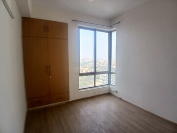 Room in 2.5 BHK Apartment at Pioneer Park Phase 1, Sector 61 – for Sale