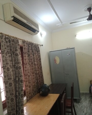 Master Bedroom in 1 BHK Villa at Aliganj – for Rent
