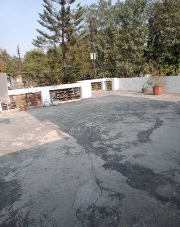 Parking in 1 BHK Villa at Aliganj – for Rent