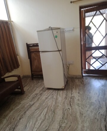 Room in 1 BHK Villa at Aliganj – for Rent