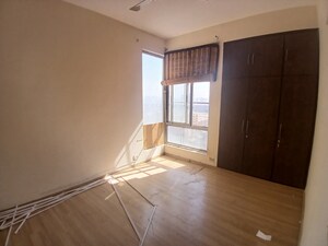 Room in 3 BHK Apartment at Pioneer Park Phase 1, Sector 61 – for Sale