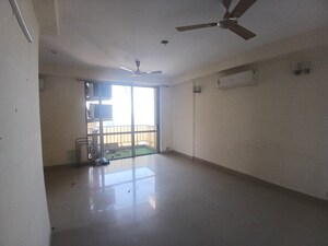 Room in 3 BHK Apartment at Pioneer Park Phase 1, Sector 61 – for Sale