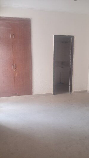 Furnished Amenities in 4 BHK Penthouse at Amrapali Princely Estate, Sector 76 – for Sale