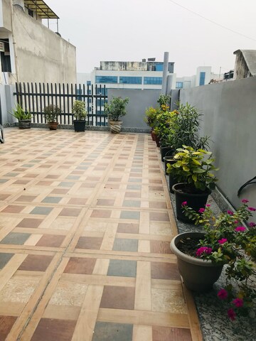 Balcony in 1 RK Builder Floor at SS 100, Sector 49 – for Rent