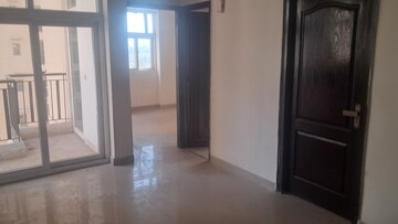 Room in 2.5 BHK Apartment at Amrapali Princely Estate, Sector 76 – for Sale
