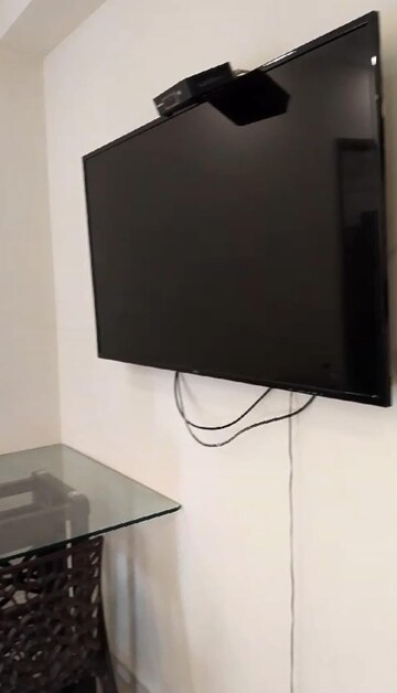 Room in 2 BHK Apartment at Silver Sand CHS, Andheri West – for Rent