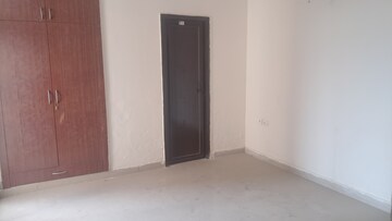 Room in 3 BHK Apartment at Amrapali Princely Estate, Sector 76 – for Sale