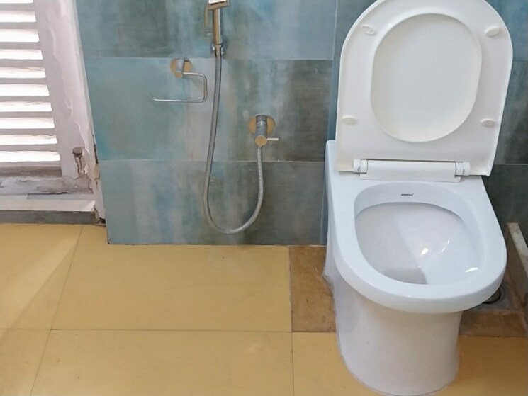 Bathroom, hiranandani-gardens-lake-castle 3 Bedroom 1650 Sq.Ft. Apartment In Powai Mumbai 8488489