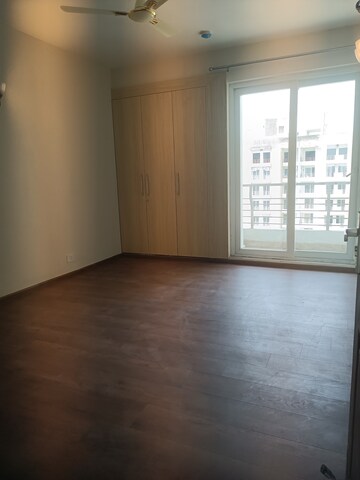 Room in 4 BHK Apartment at Lotus Panache, Sector 110 – for Rent