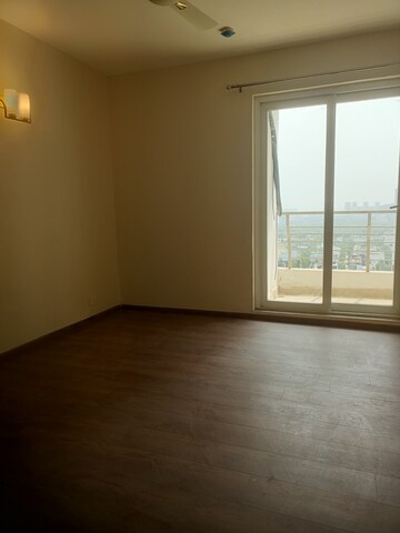 Room in 4 BHK Apartment at Lotus Panache, Sector 110 – for Rent