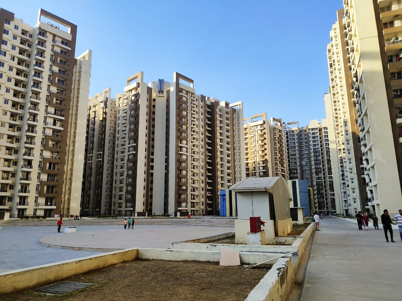 3 BHK + Pooja Room Apartment For Sale in Amrapali Golf Homes