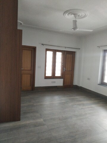 Room in 3 BHK Builder Floor at Vasant Vihar – for Rent