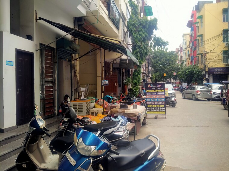 Exterior View, moti bagh Commercial Shop 200 Sq.Ft. In Moti Bagh Delhi 8488548